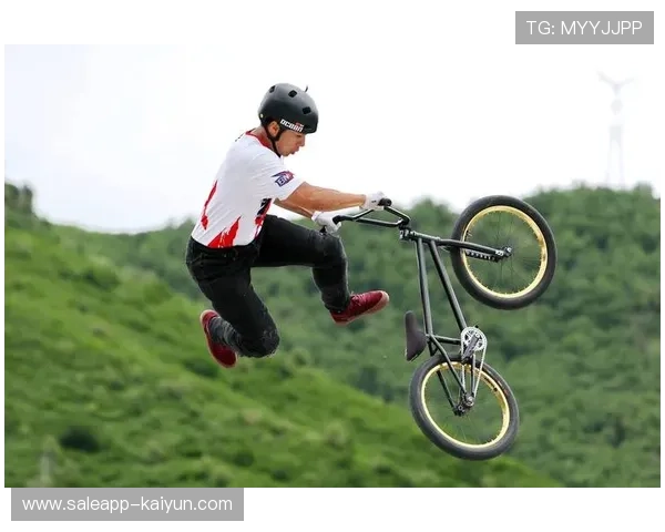 BMX泥地竞速赛绵阳、自贡等多地选手折桂